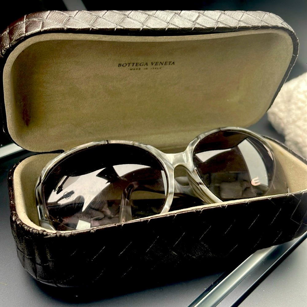 Bottega Veneta sunglass